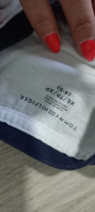 4 Sweats em algodão tamanho 4/5  para menino da Gant e Tommy
