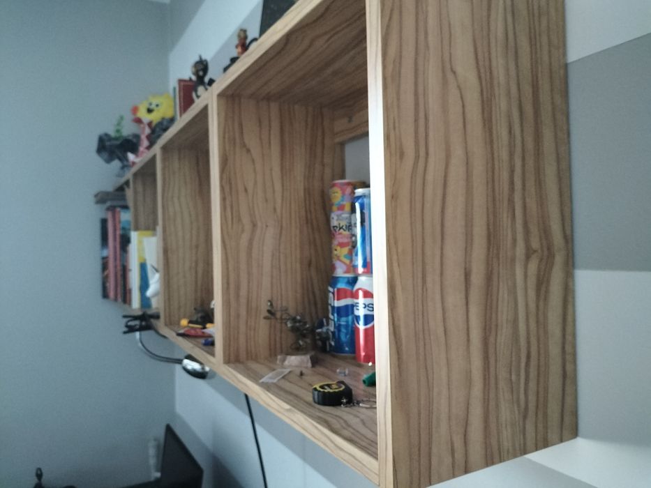 Zestaw mebli.Szafa narożna,komoda,półki wiszące