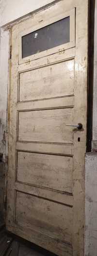 Drzwi drewniane stare / 80 lewe