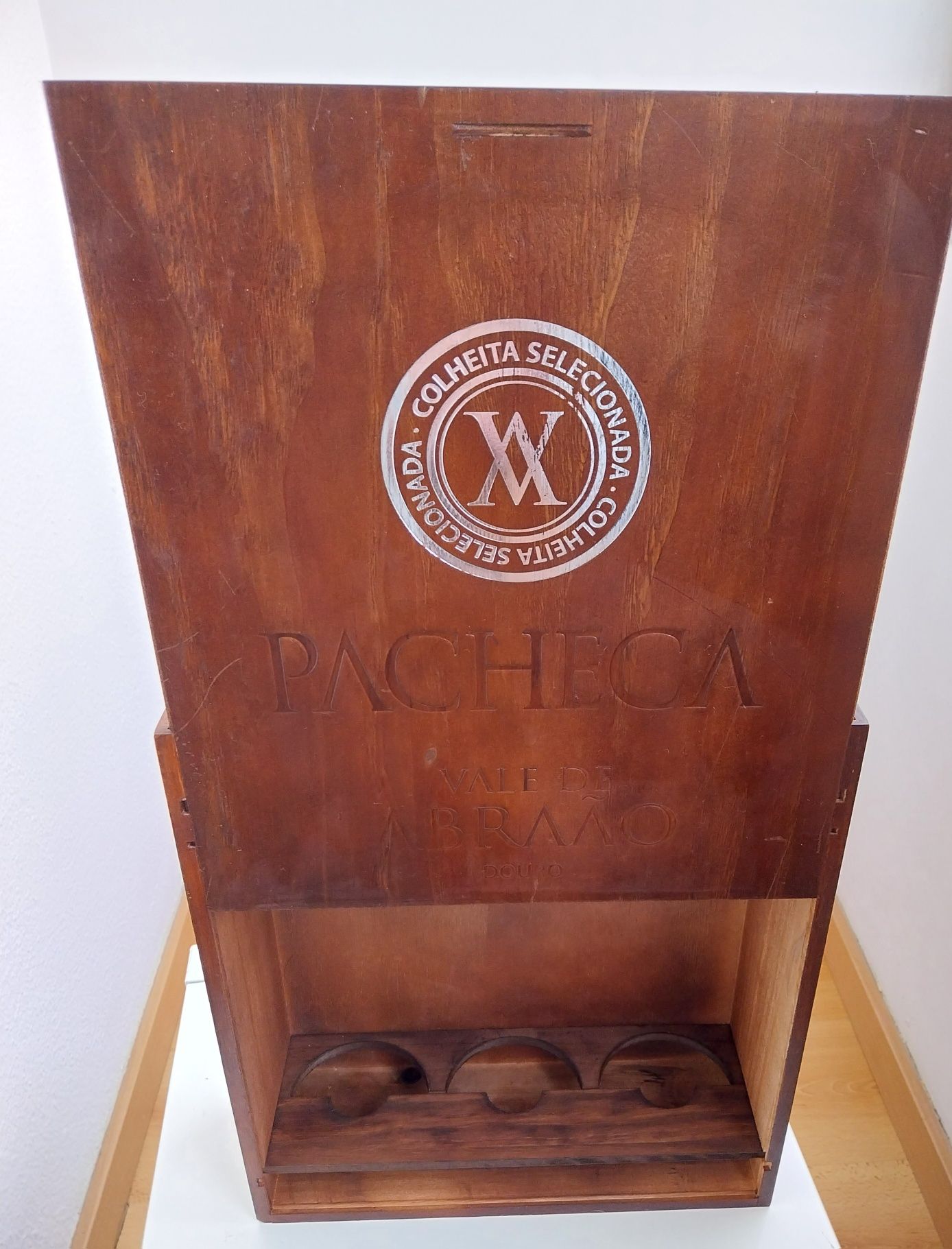 Caixa de vinhos da Pacheca em madeira