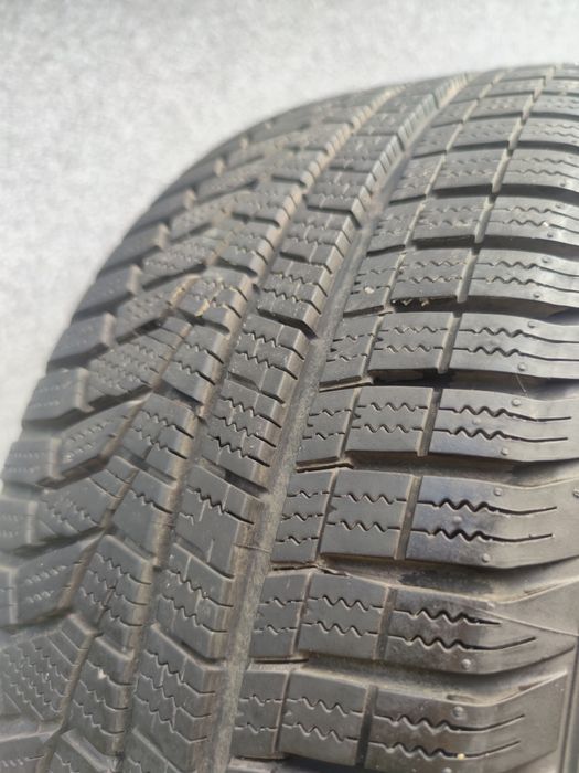 Opony zimowe  Hankook 205/50 R17