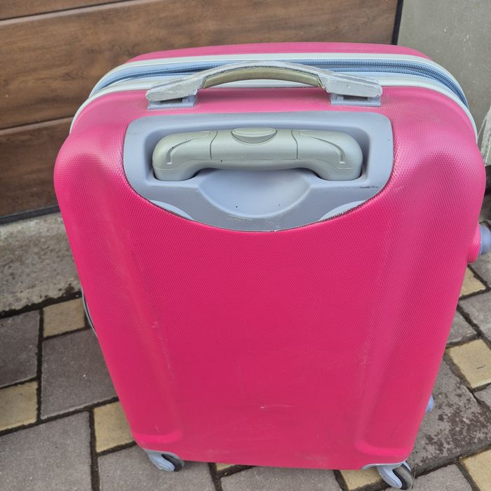 Чемодан, валіза на колесах