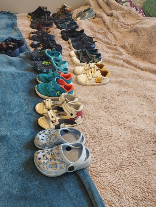 Sprzedam 17 par bucików dla chłopca od 20-24 markowe