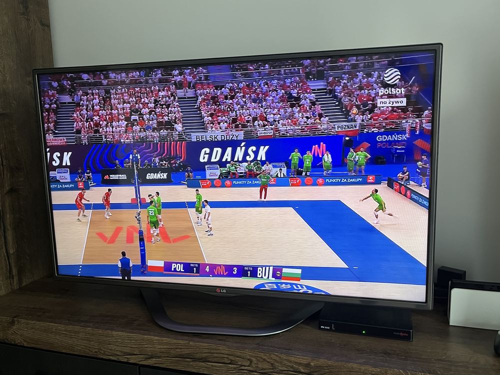 Telewizor LG 47 cali LED smart tv stan bdb
