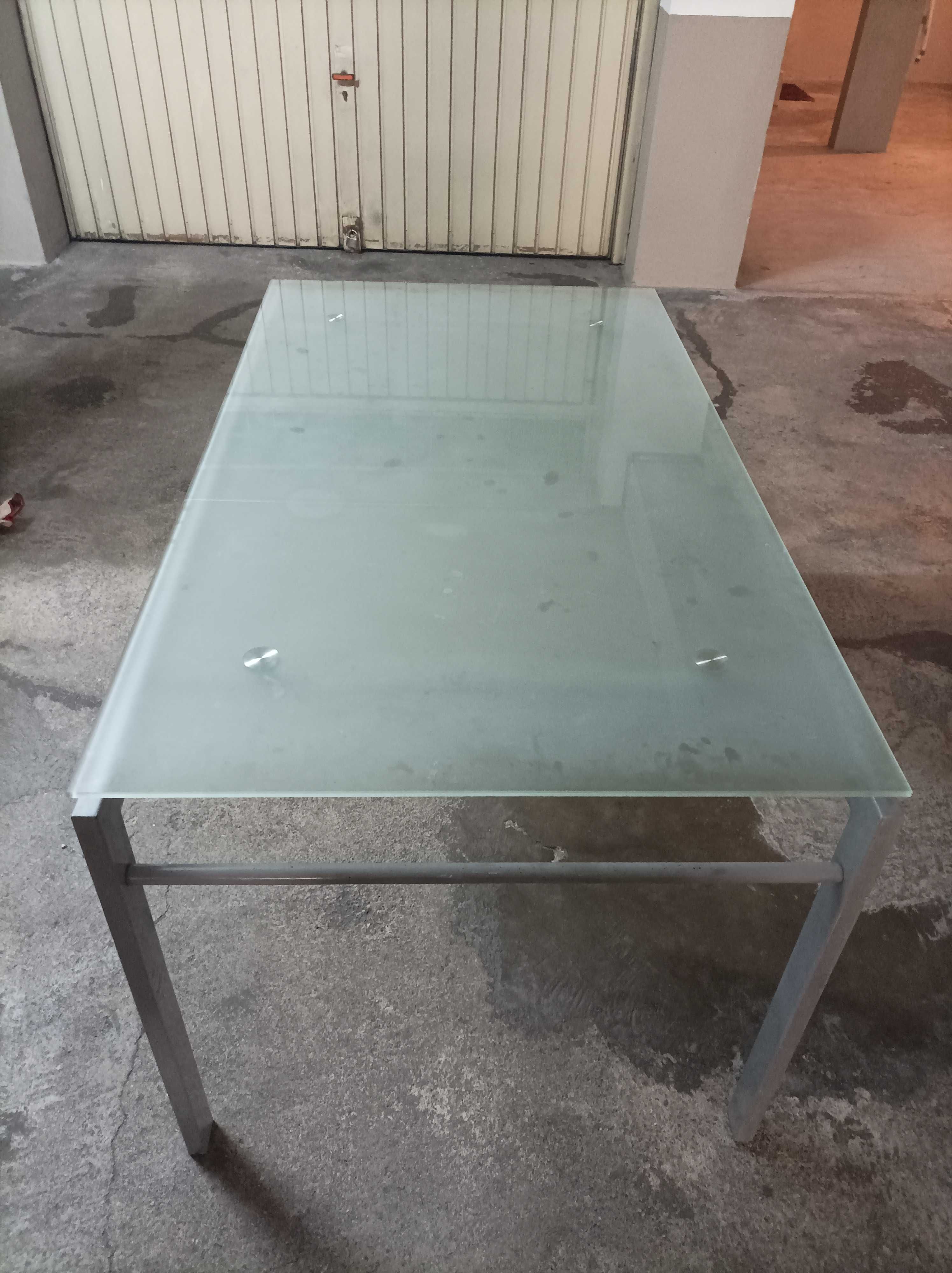 Mesa de cozinha em vidro