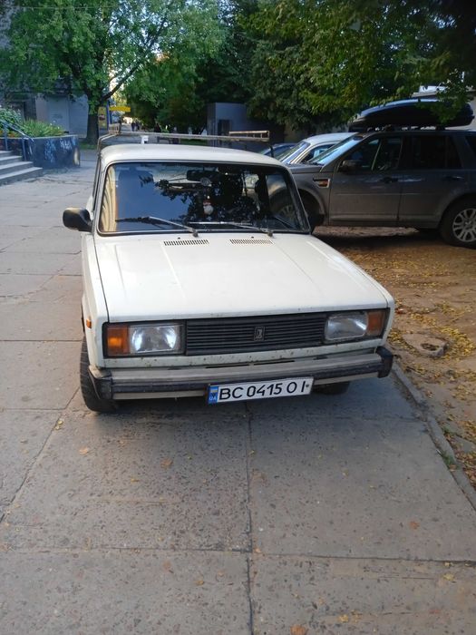 Автомобіль ваз 2105