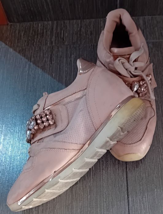 Vendo sapatilhas como novas.37.38.