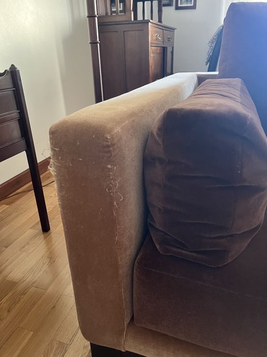 Sofá Castanho com almofadas