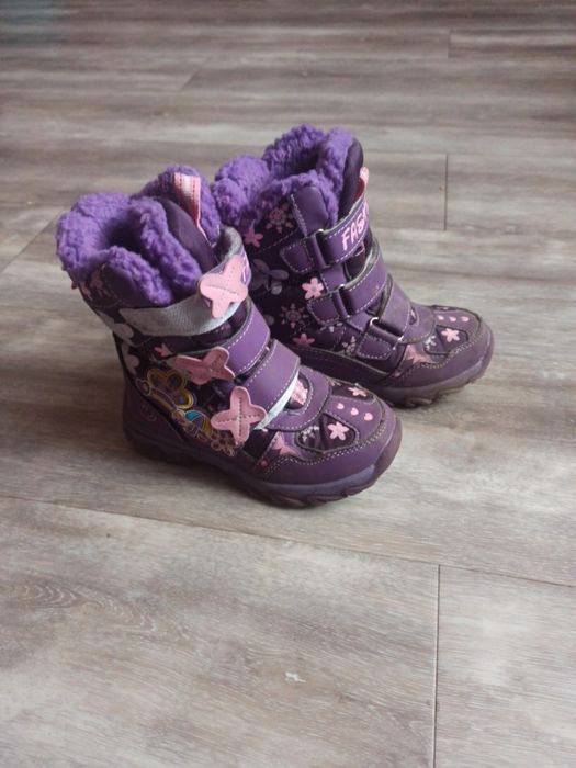 Зимнє взуття на дівчинку