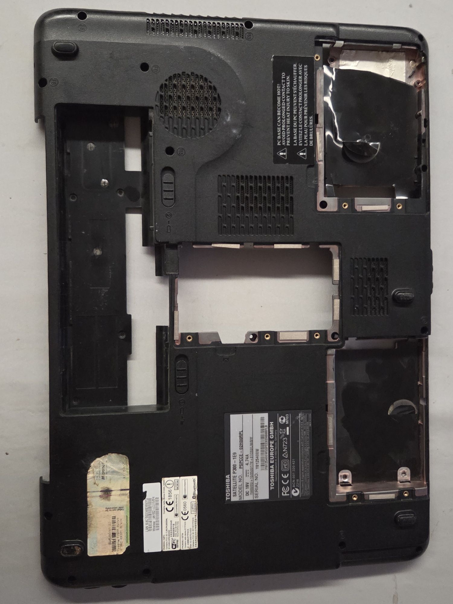 Sprzedam dolną obudowę do Laptopa TOSHIBA SATELITE P300 -1E9