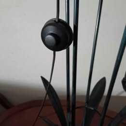 Candeeiro alto em metal