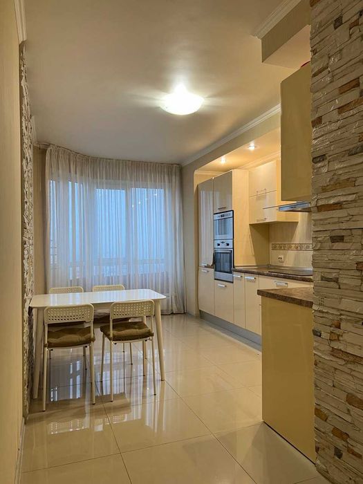 Без комісії. Сучасна 2 к. Монолітний будинок. метро Позняки 2 хв поруч