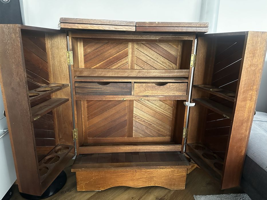 Barek z drzewa egzotycznego