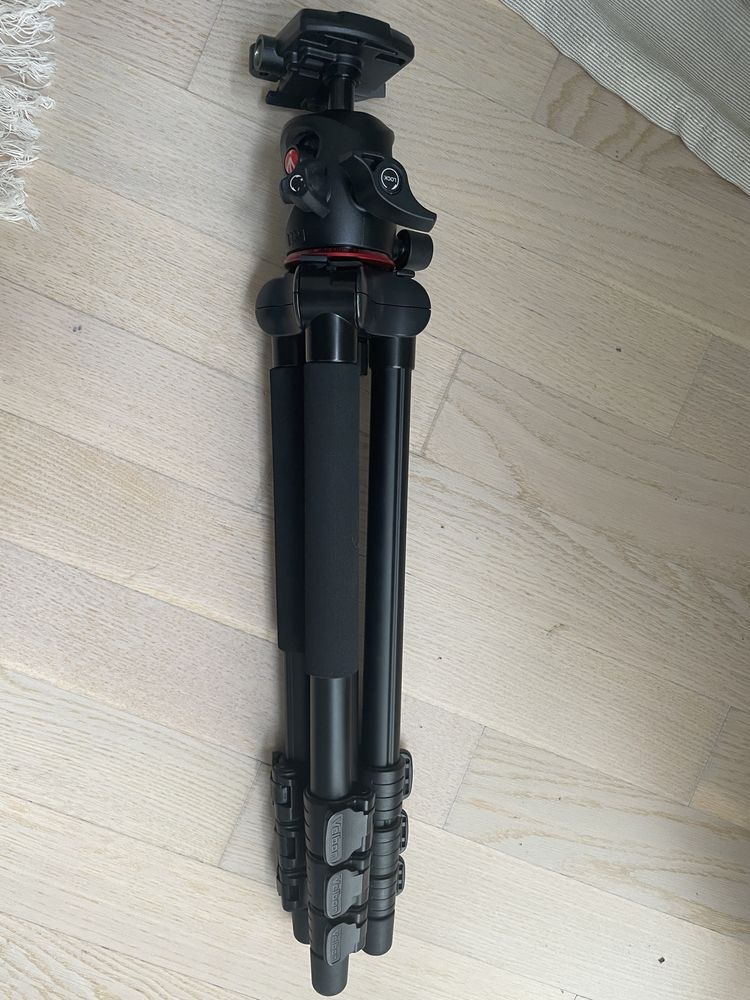 Statyw Velbon z głowicą Manfrotto