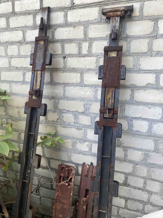 Стойки как на фото.