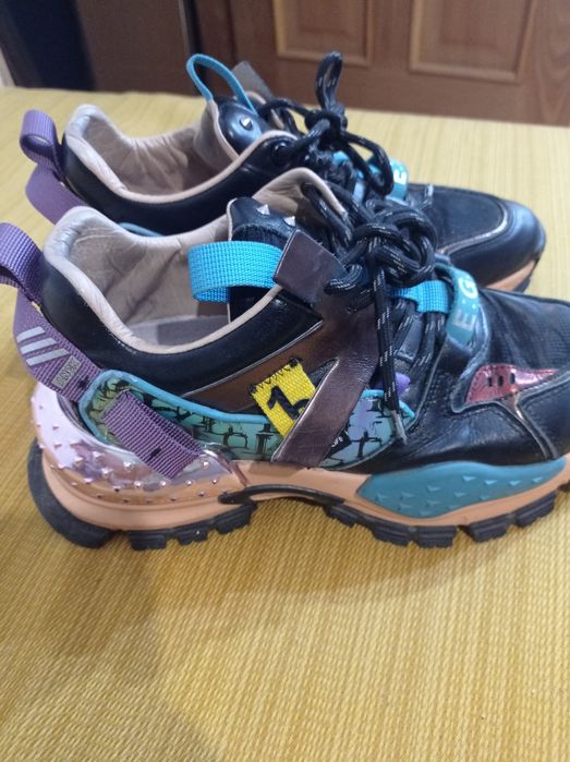 Sapatilhas praticamente novas