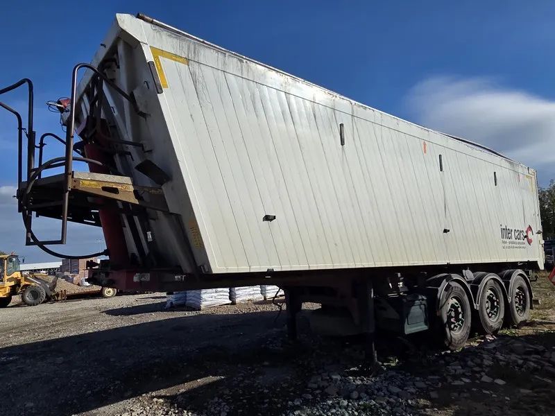 Feber Inter Cars  Wywrotka InterCars od przewoźnika, oś Mercedes, 43m3, klapo-drzwi.