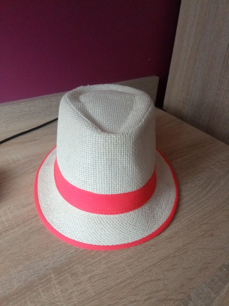 Letni kapelusz dla dziewczynki