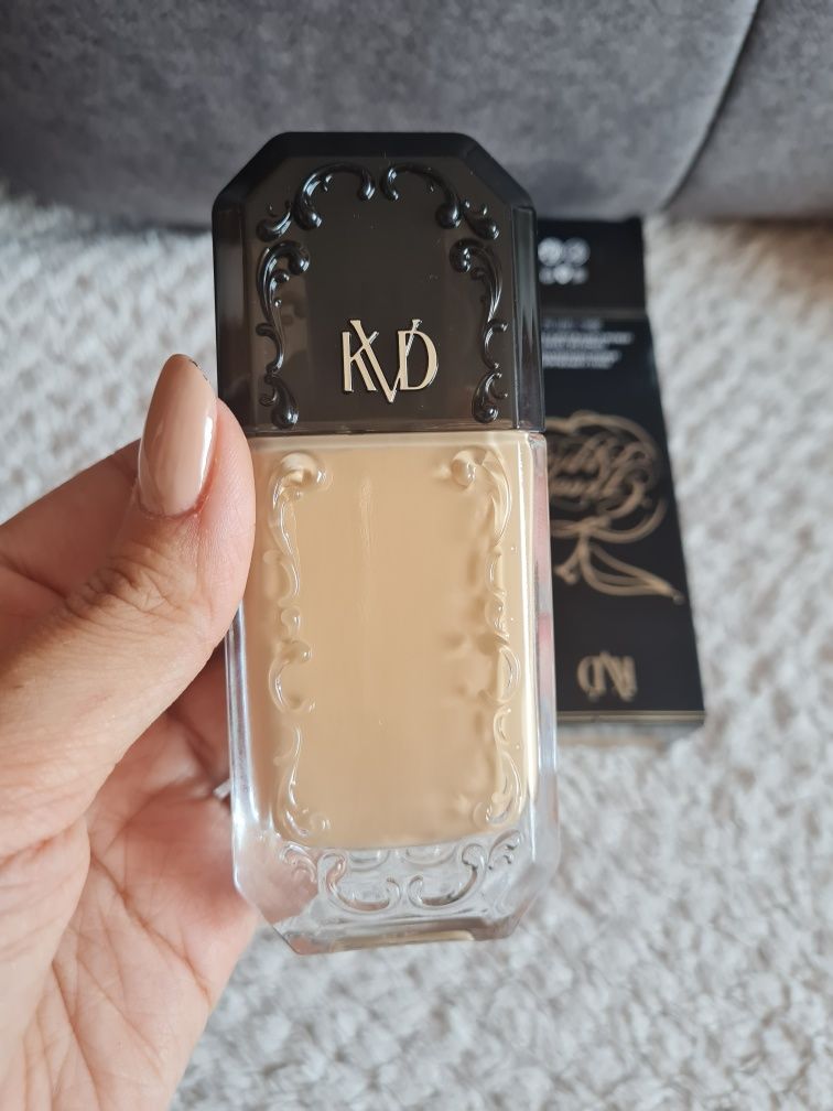 Podkład KVD Good Apple Serum 054 Medium