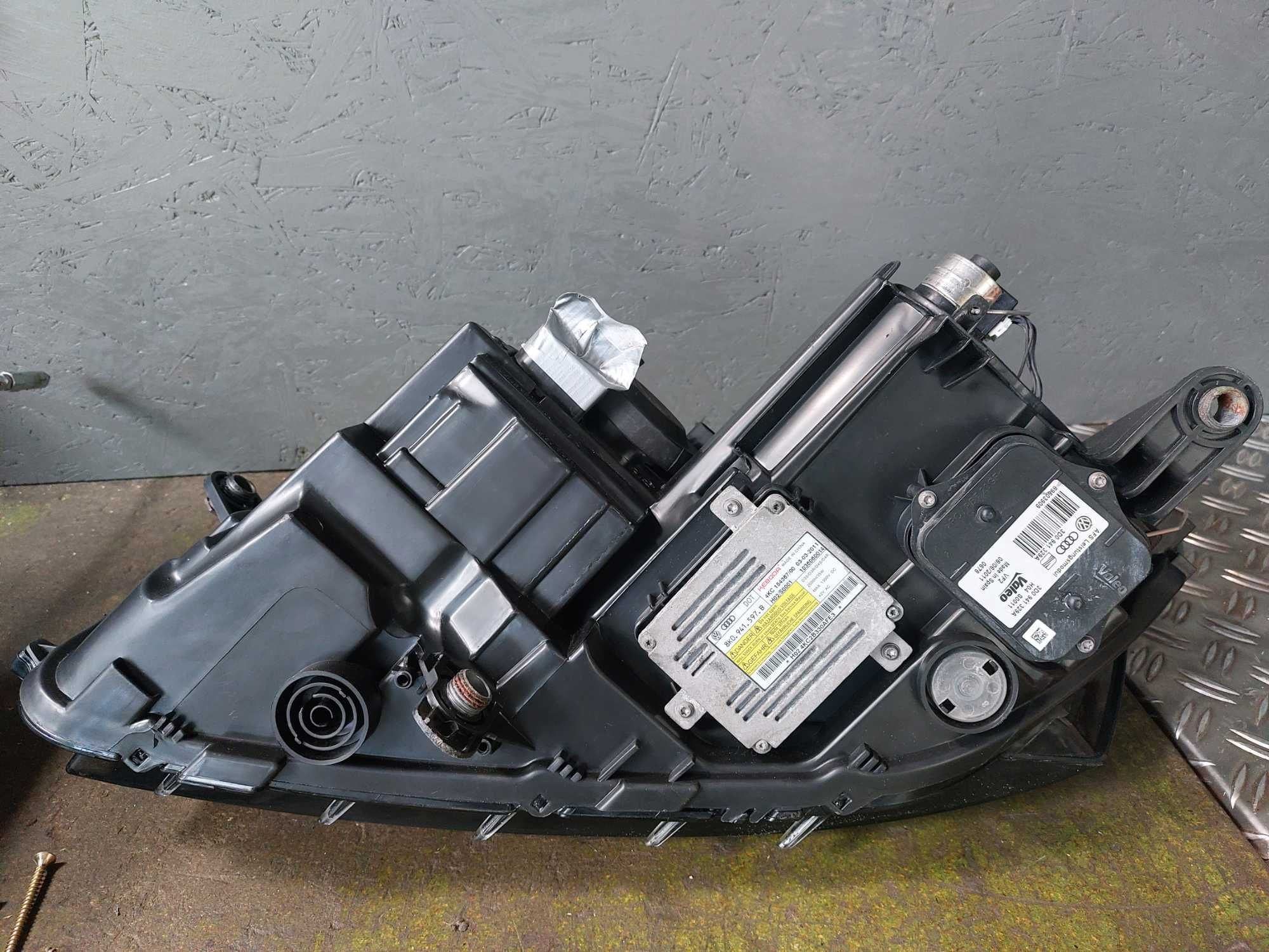 Lampa xenon led passat b7  prawa  r19