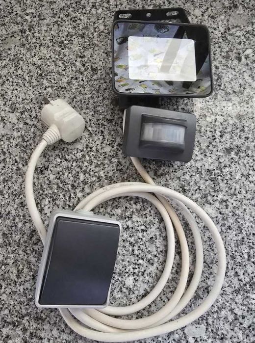 Conjunto Led com Sensor e interruptor para exterior