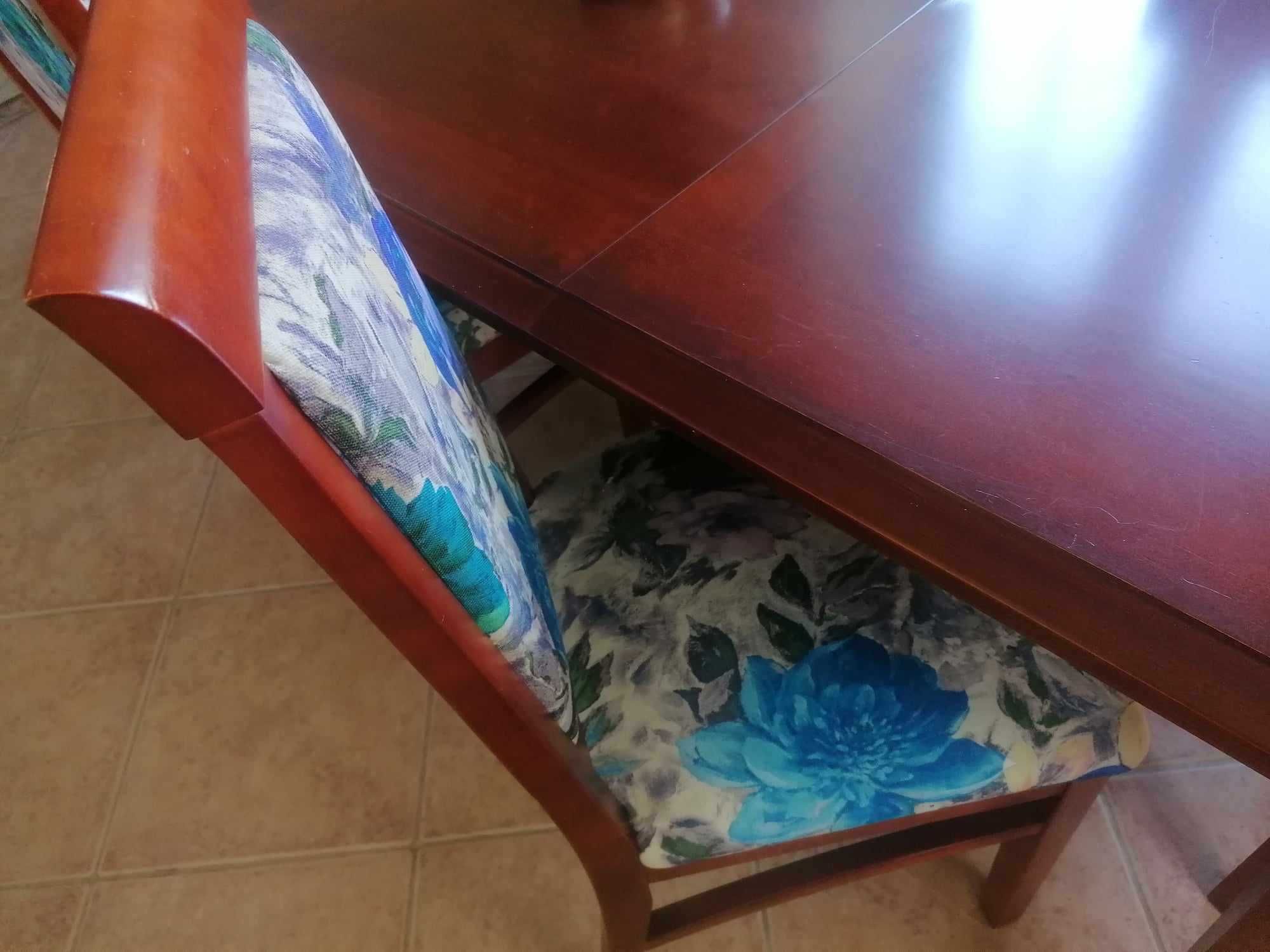 Zestaw- podwójnie rozkładany stół z 6 krzesłami