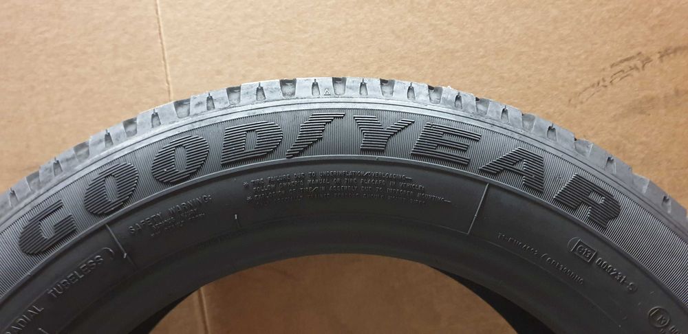 Opony wielosezonowe 215/60R17C 109/107T GoodYear Cargo Vector 2szt