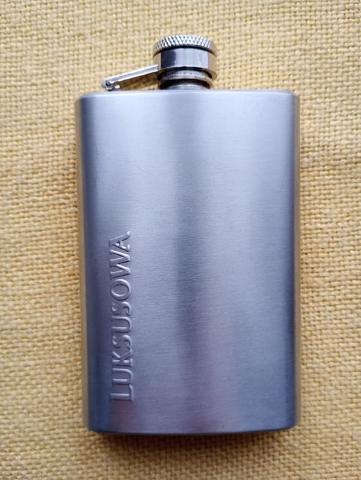 Piersiówka na alkohol