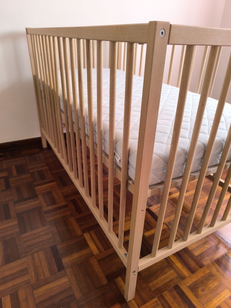 Berço com colchão