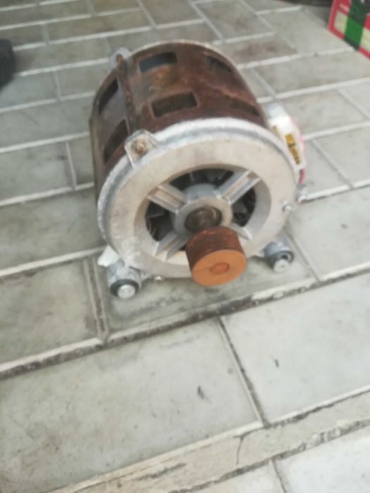 Двигатель Мотор асинхронный для стиральной машины Indesit M12.93.98.43