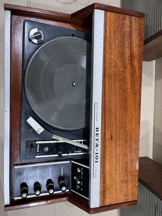 Электрофон Вега 101 с колонками Акордс