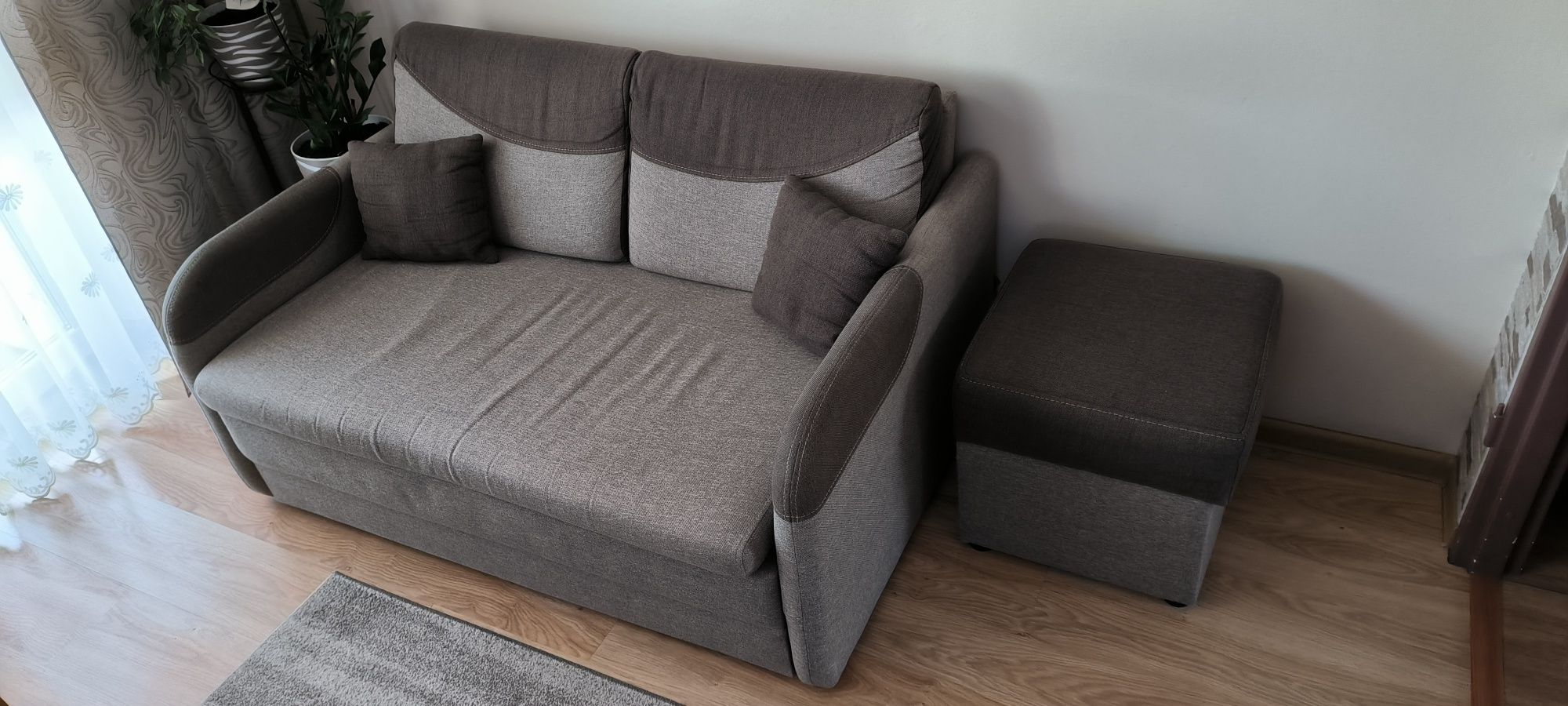 Zadbana sofa/łóżko dwuosobowe rozkładane z pojemnikiem LIBRO JERRY + 2