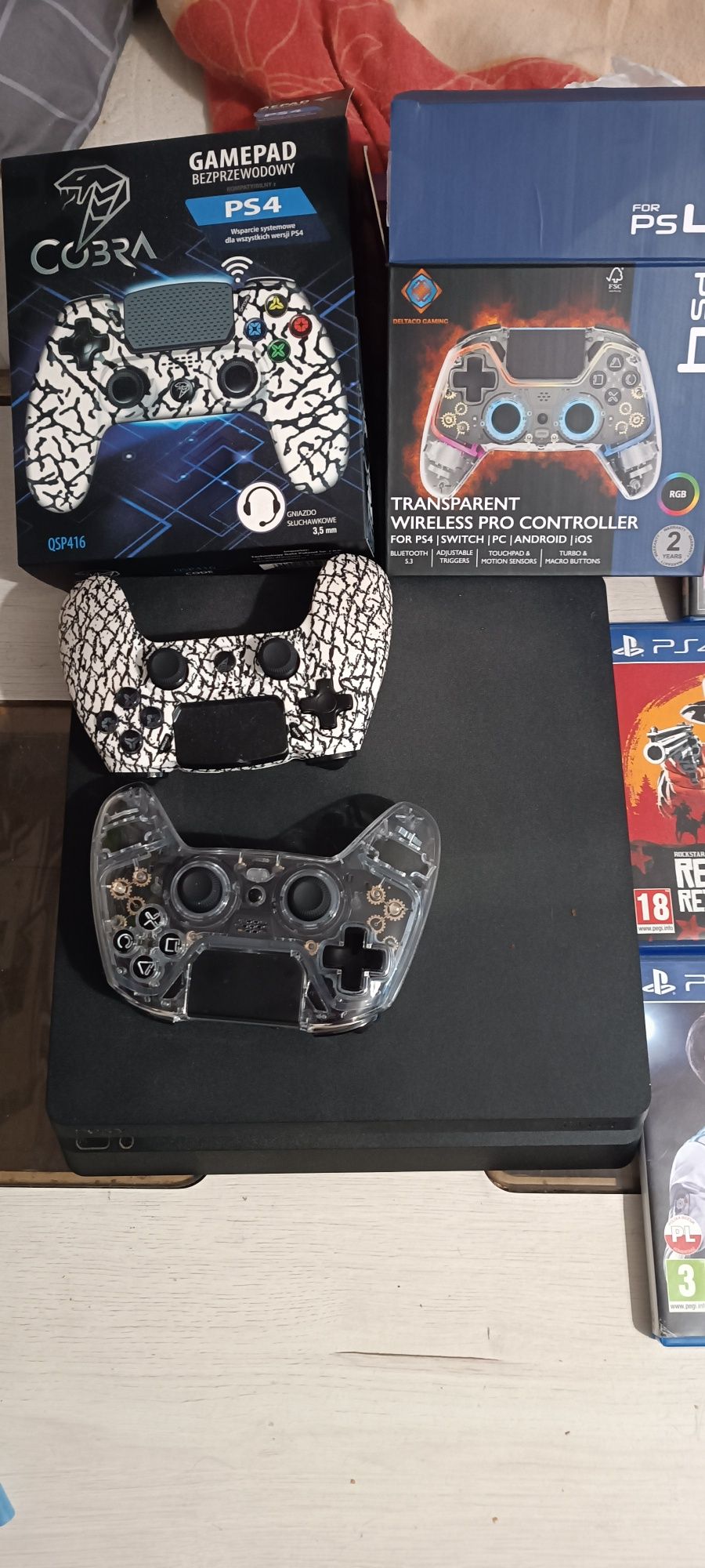 Ps 4 slim z grami i padami