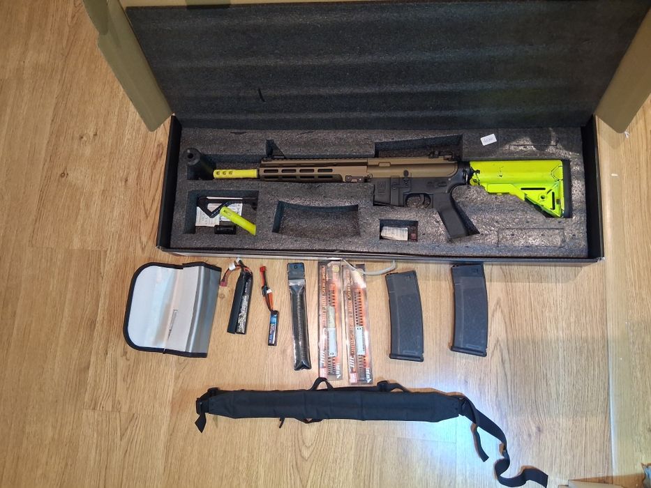 M4 Specna Arms SA-E23 mags baterias e sling