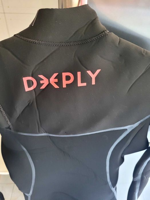 Fato de Surf marca DeePly - Tam S - Senhora, como novo