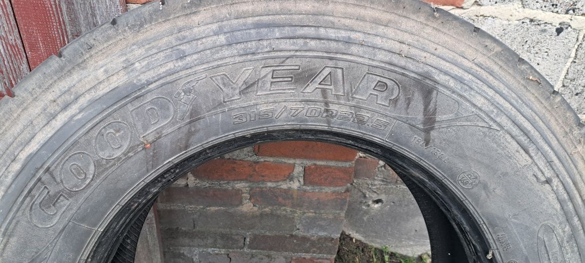 Sprzedam opony z DAF