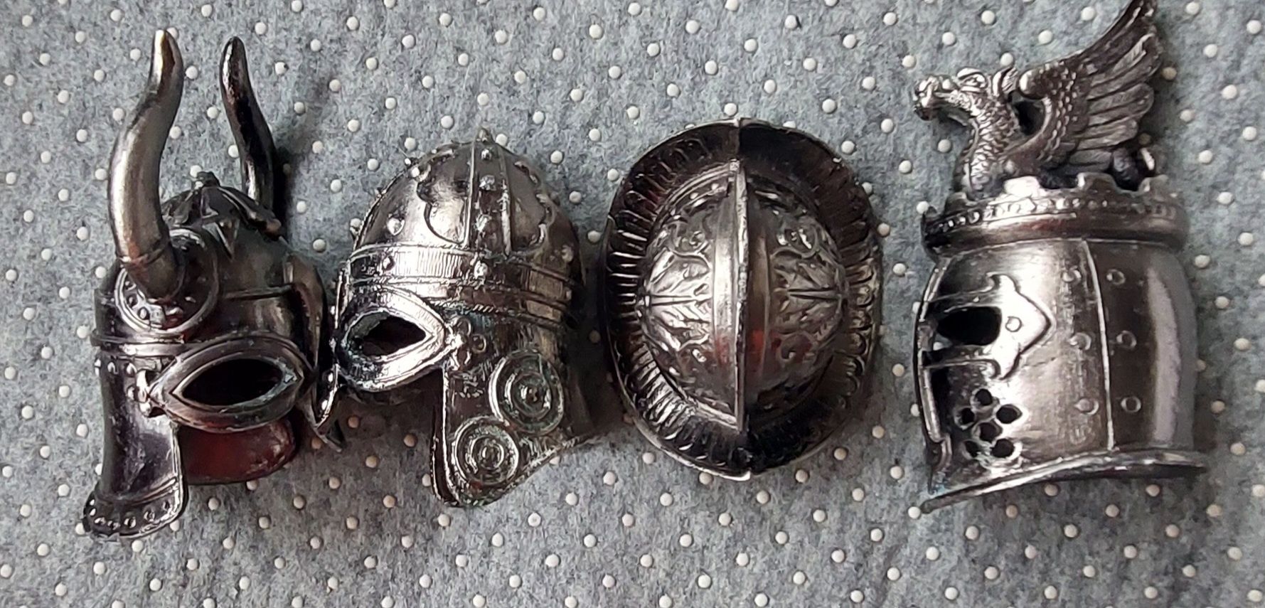 Miniatury hełmów