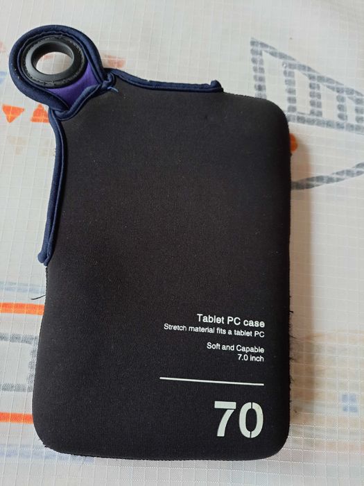 Elastyczne etui do tabletu, 7 cali, stan b. dobry