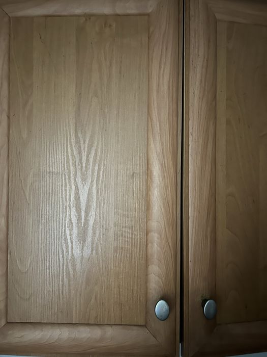 Szafki wiszace dwie z szklaneczkami