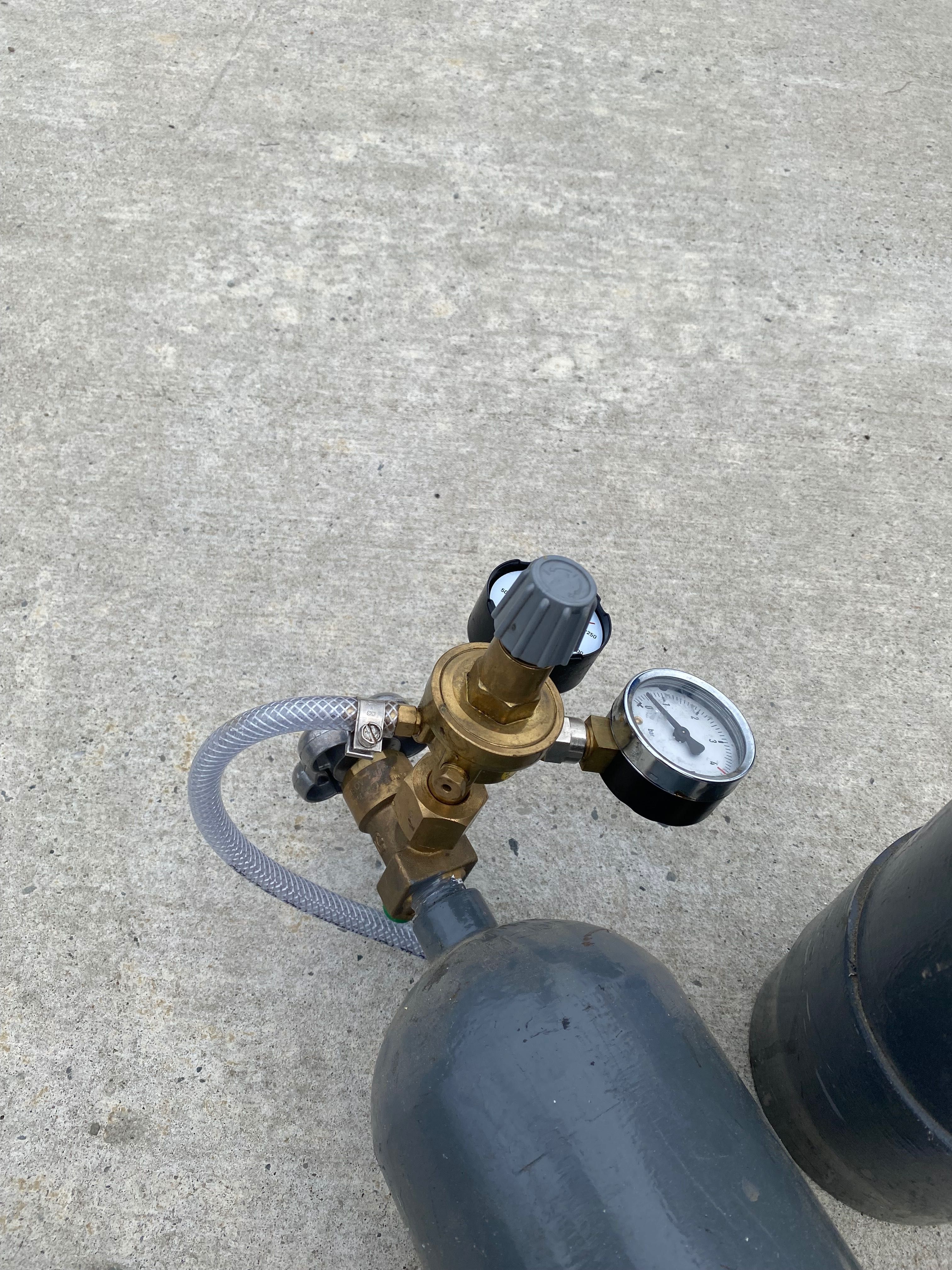 Butla CO2 x2, manometr
