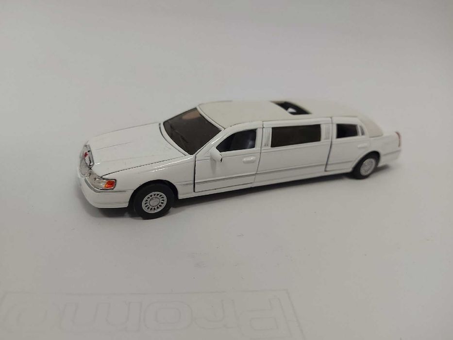 Коллекционные модели машин Назад в будущее Kinsmart