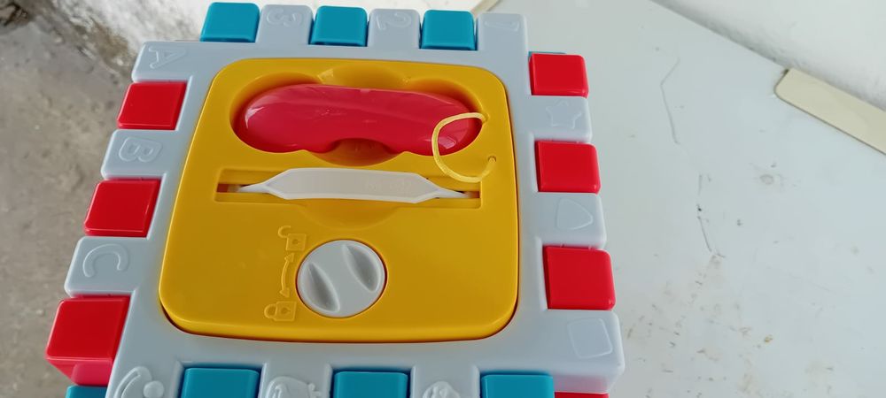 Cubo desmontável interativo infantil