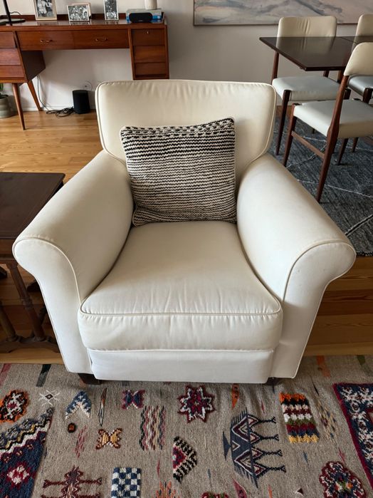 2 Cadeirões Brancos