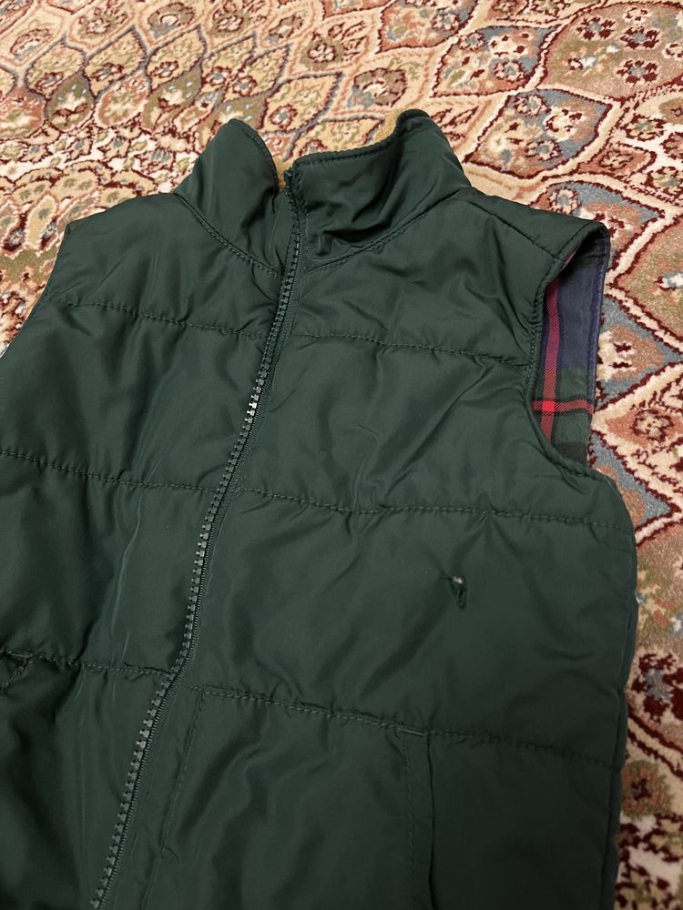 Продам жилет Carters р. 4роки