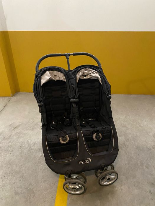 Carrinho passeio duplo Baby jogger