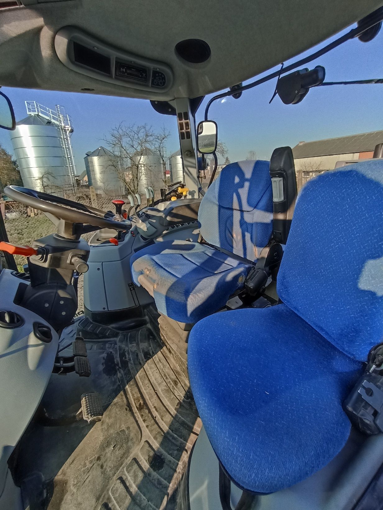 New Holland T6070