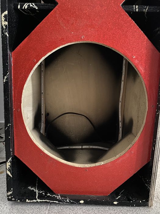 Caixa para woofers 15 polegadas +2000rms cada (com LEDs embutidas na caixa)
