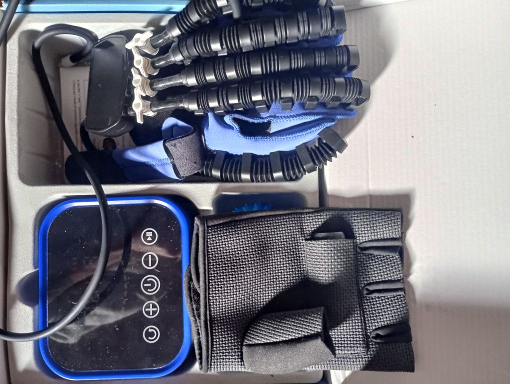 Робот-перчатка .левая .размер XL. торг