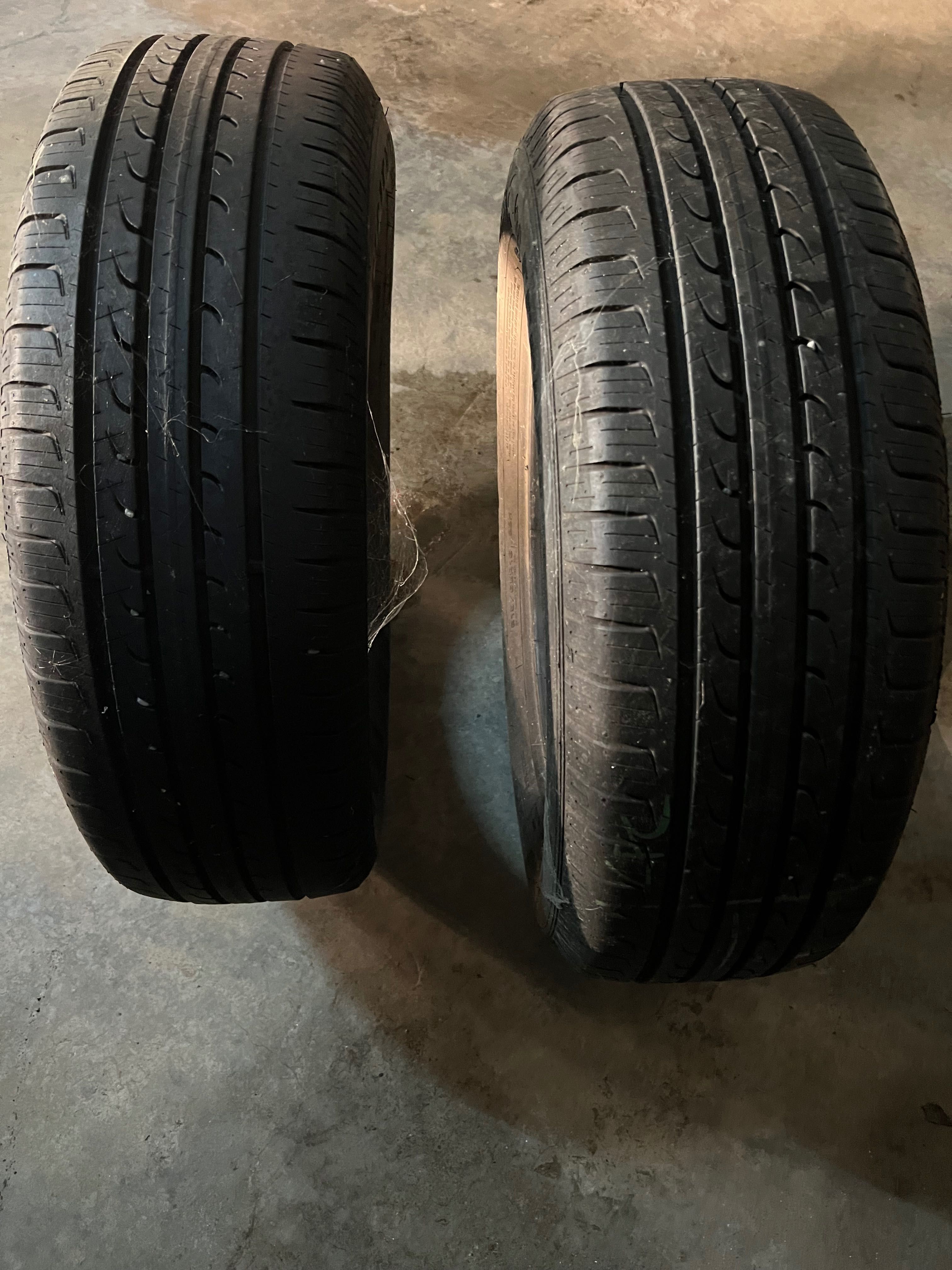 Vendo pneus 215-65R16