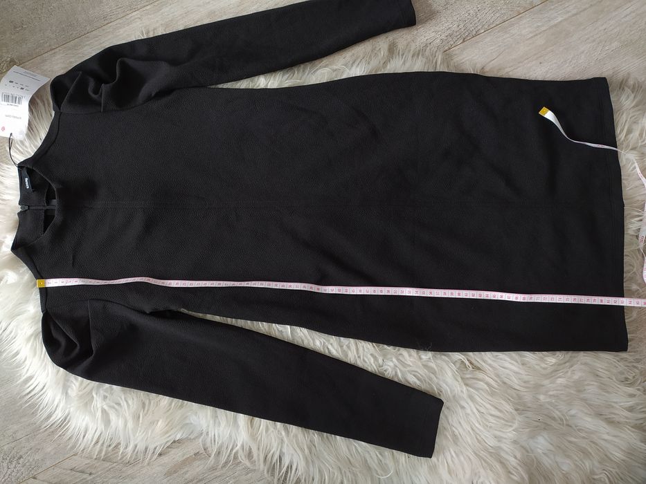 Czarna sukienka na długi rękaw XS